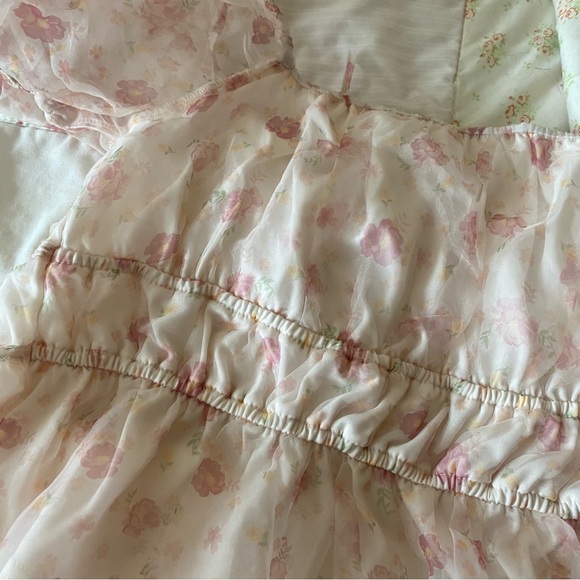 Francesca’s organza puff sleeve floral top - Picture 9 of 9